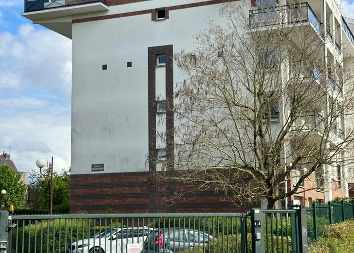 Apartment Vauban T1 Calme Avec Parking Privatif *